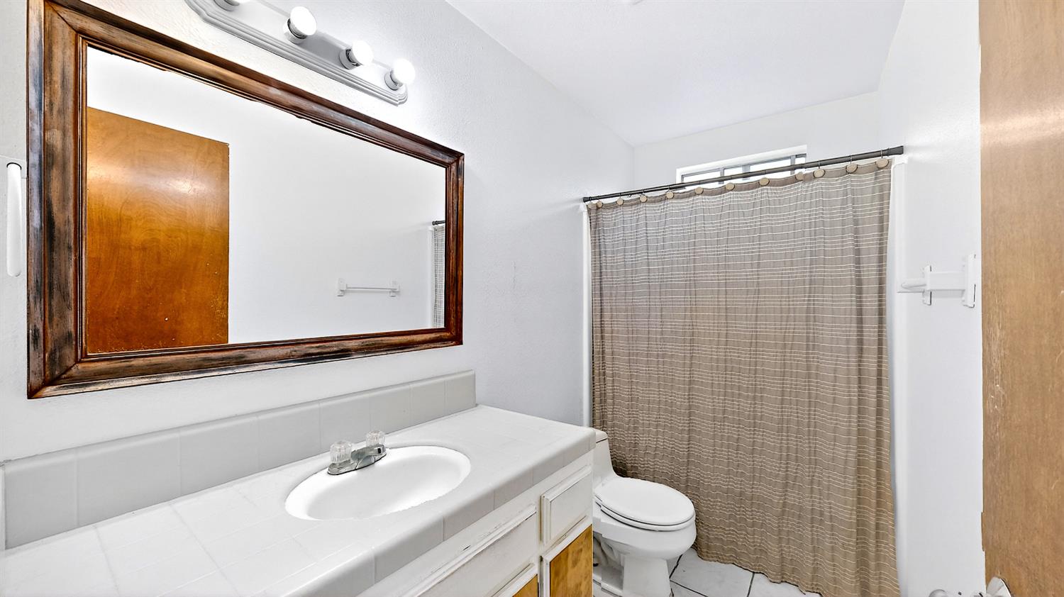 2405 NE Bucknell St, Turlock, CA 95382