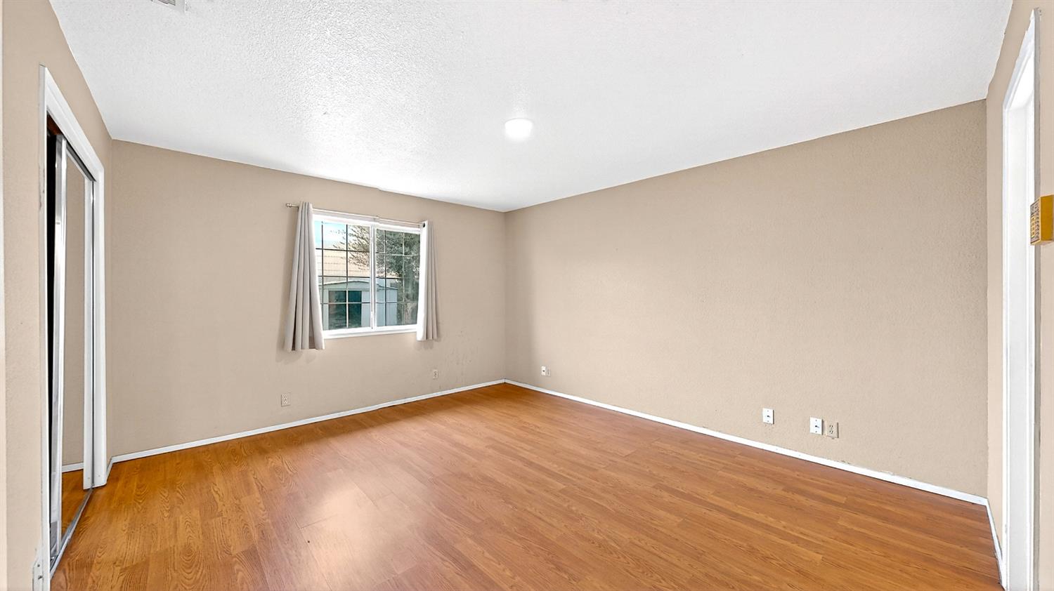 2405 NE Bucknell St, Turlock, CA 95382