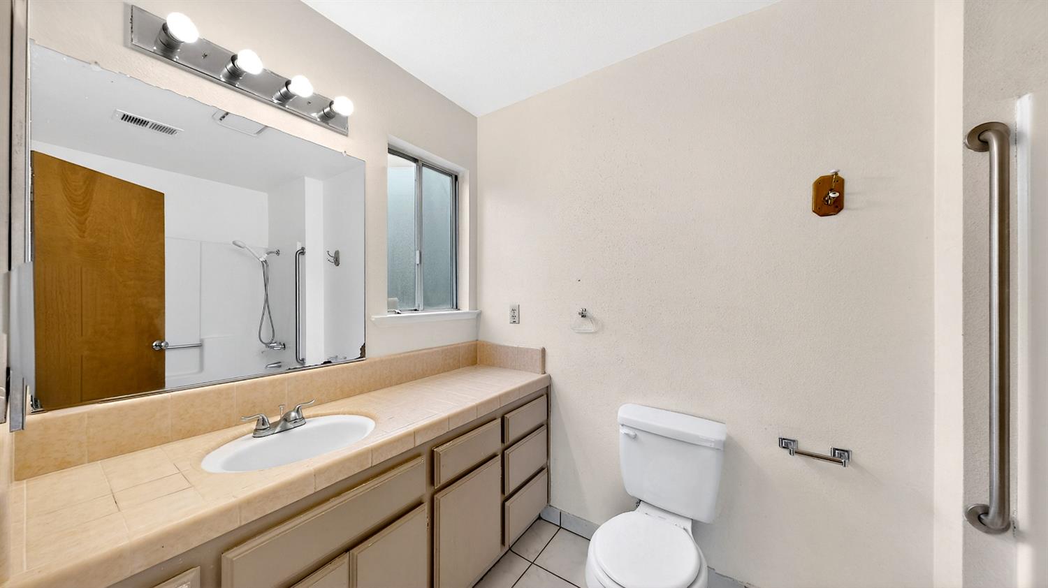 2405 NE Bucknell St, Turlock, CA 95382