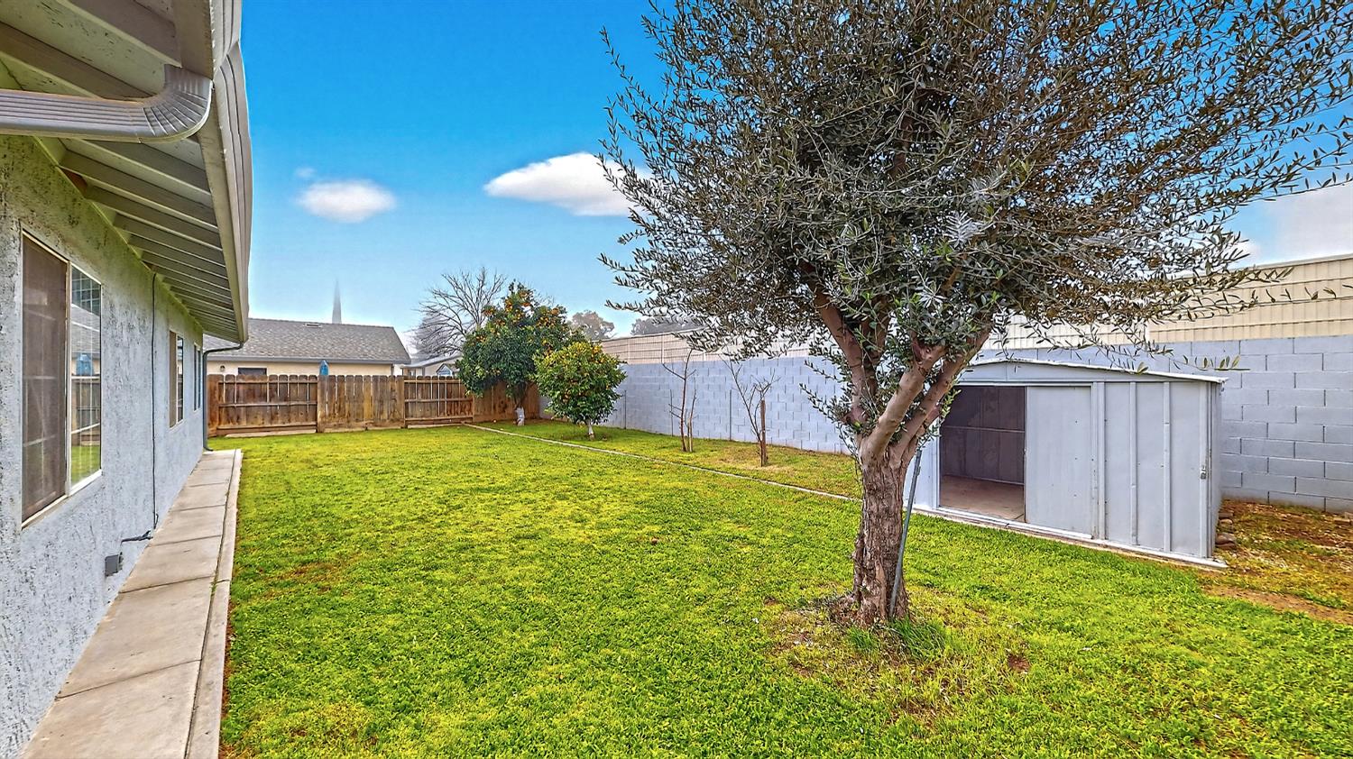 2405 NE Bucknell St, Turlock, CA 95382