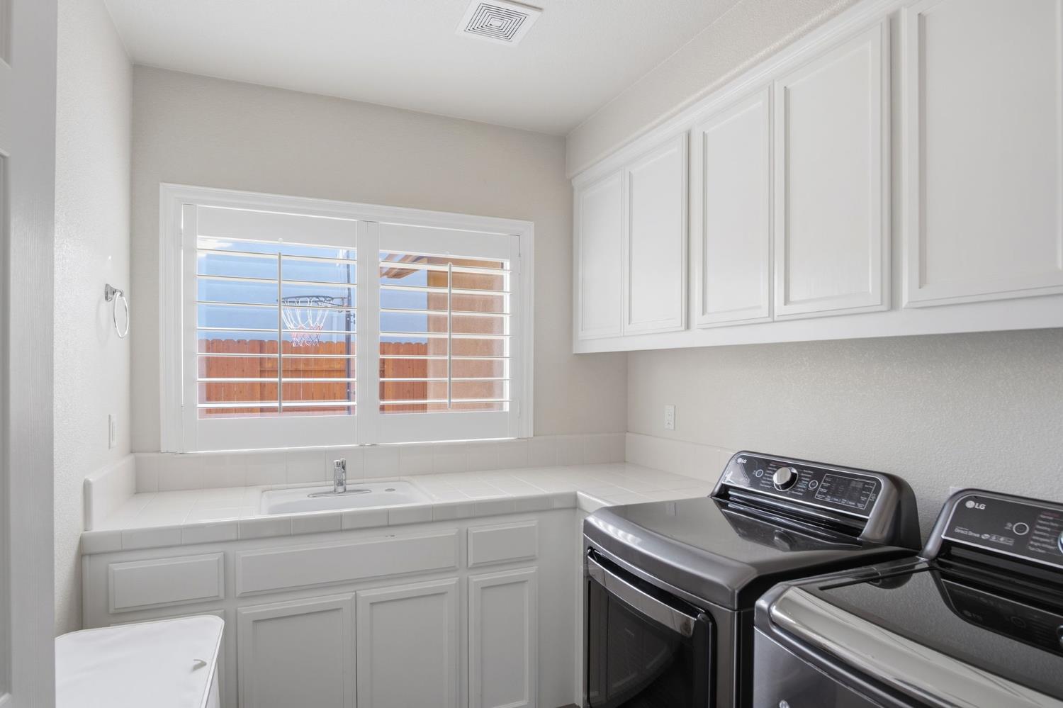 1980 Wyndfair Dr, Turlock, CA 95382