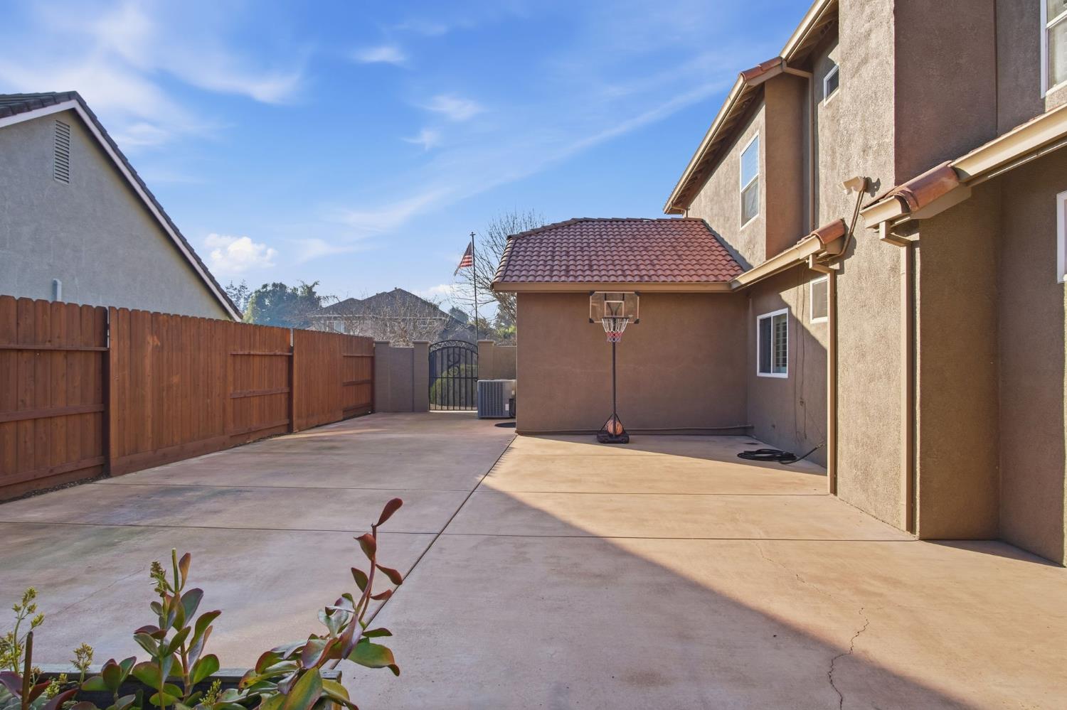 1980 Wyndfair Dr, Turlock, CA 95382