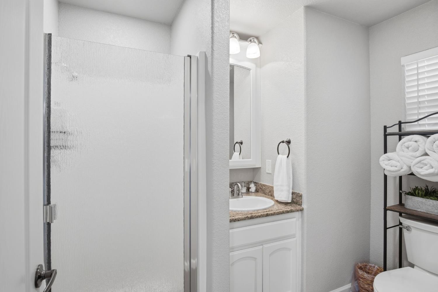 1980 Wyndfair Dr, Turlock, CA 95382