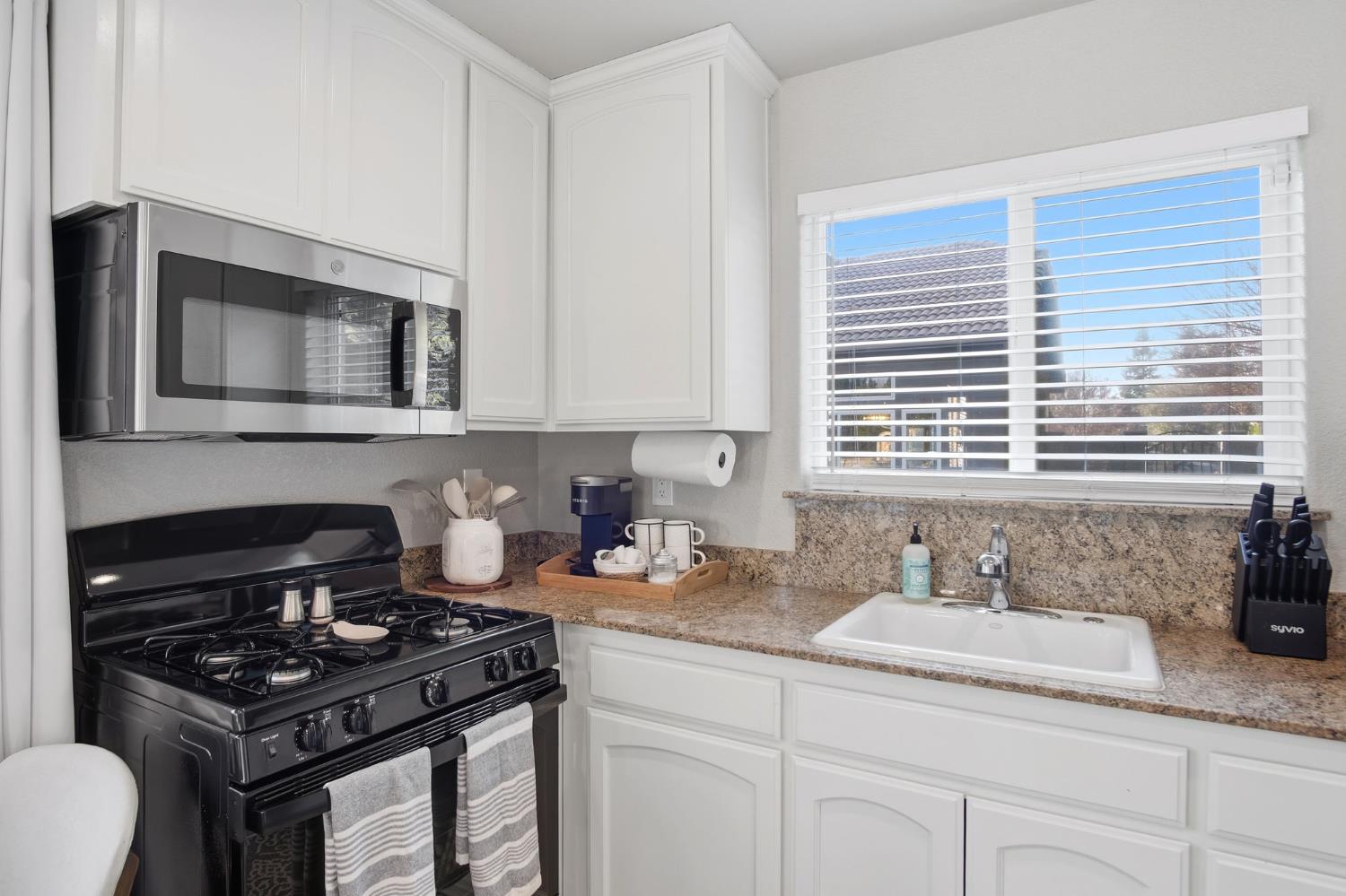 1980 Wyndfair Dr, Turlock, CA 95382