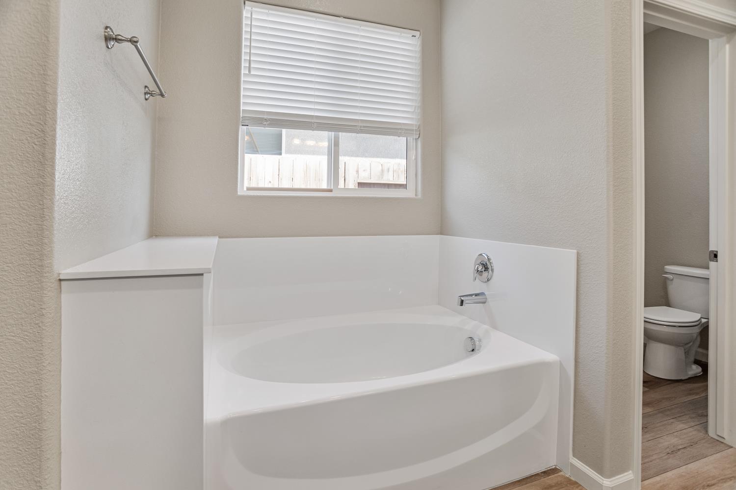 624 Marybelle Dr, Merced, CA 95348