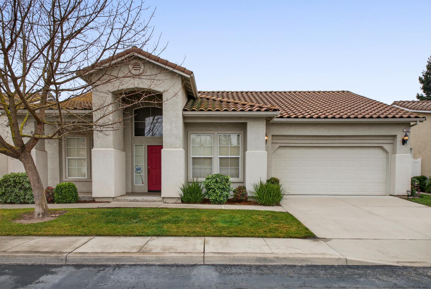 132 Woods Creek Dr, Oakdale, CA 95361