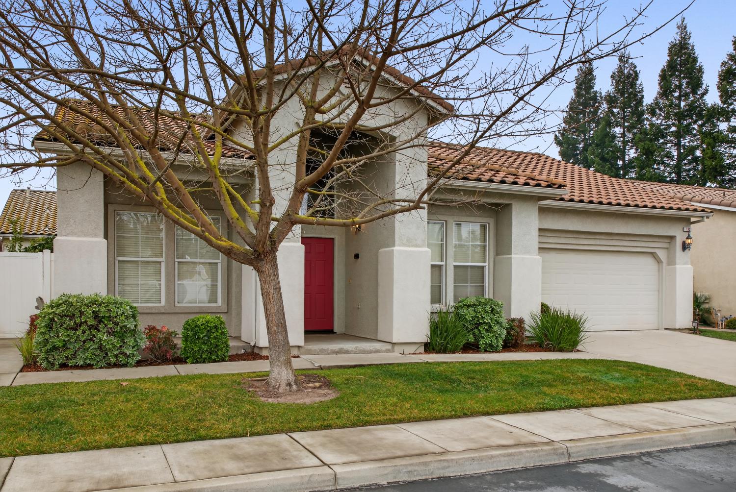 132 Woods Creek Dr, Oakdale, CA 95361