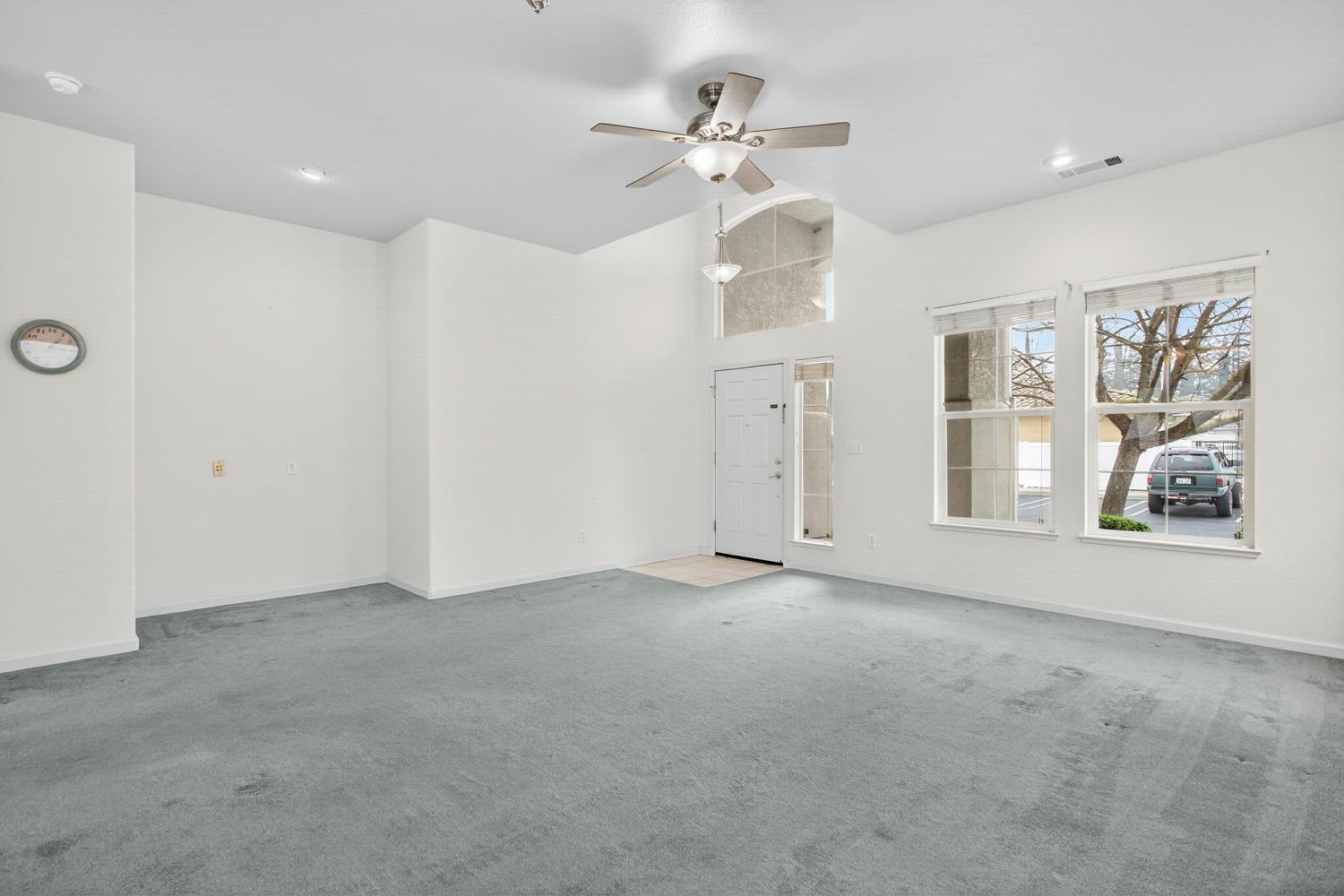 132 Woods Creek Dr, Oakdale, CA 95361