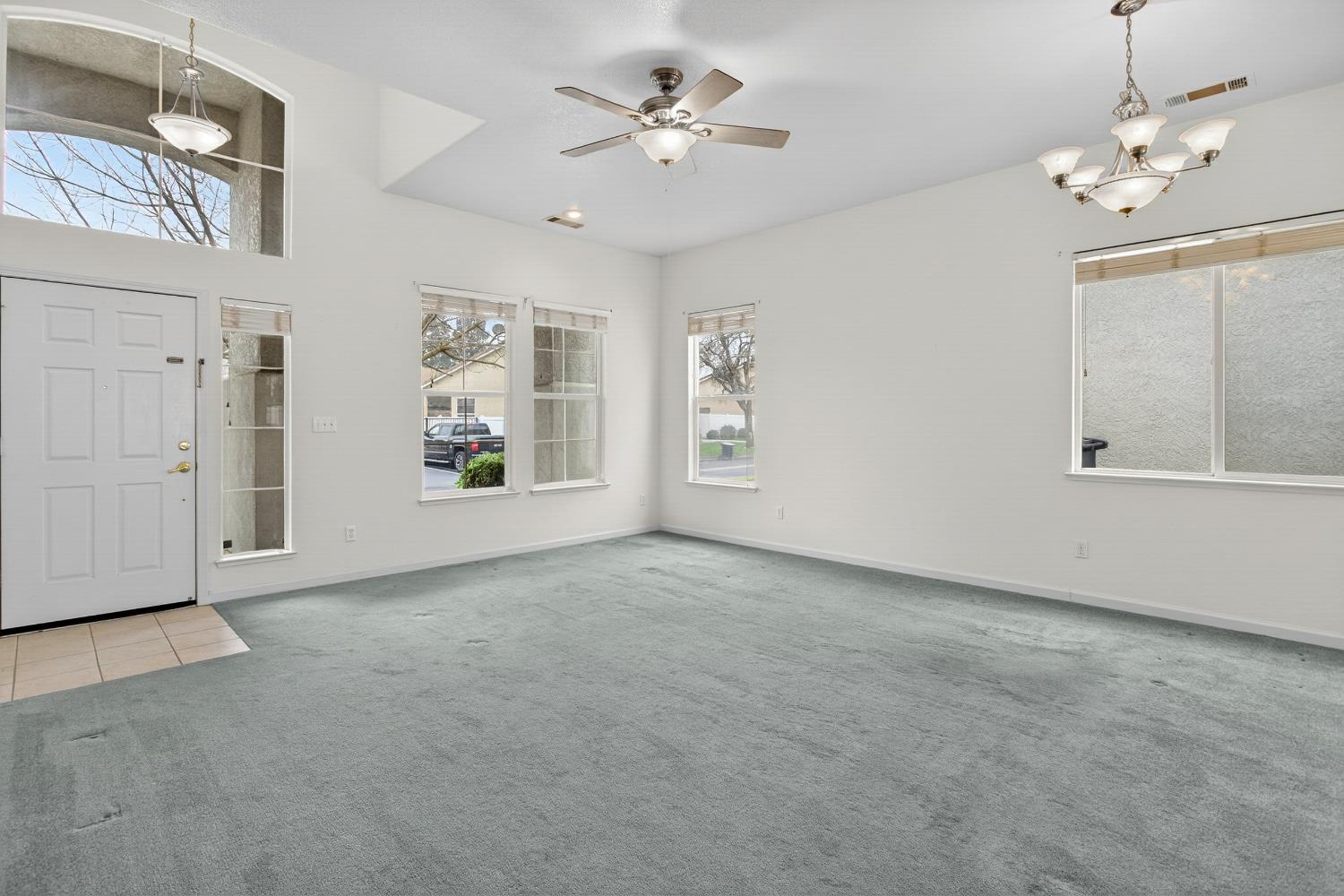 132 Woods Creek Dr, Oakdale, CA 95361