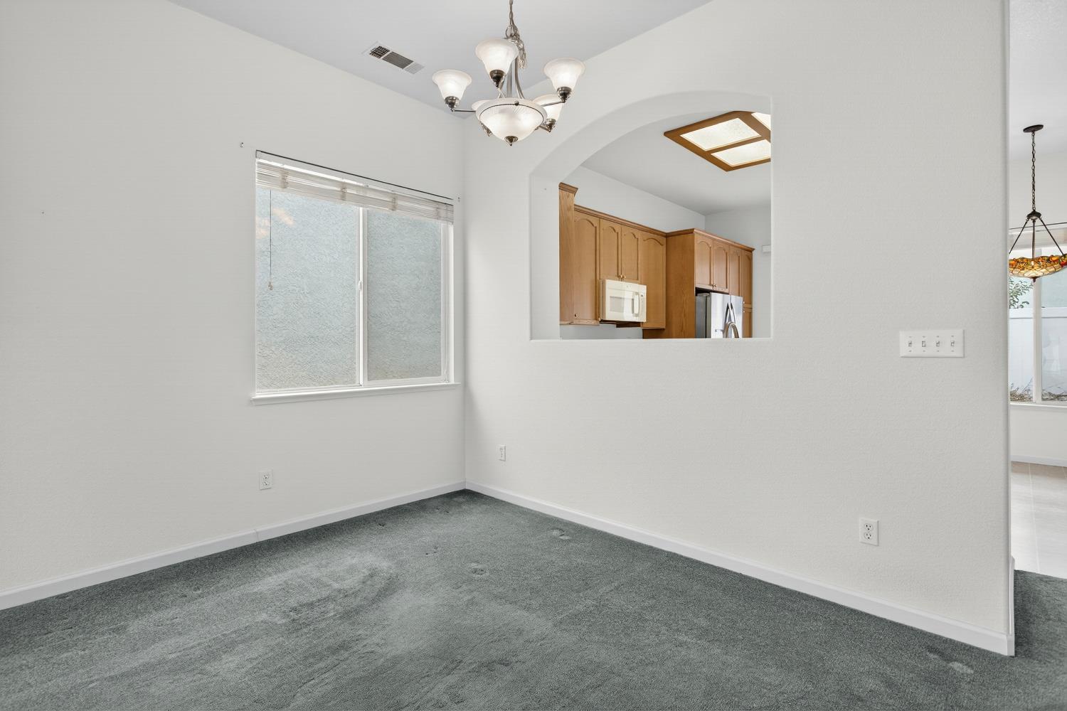 132 Woods Creek Dr, Oakdale, CA 95361