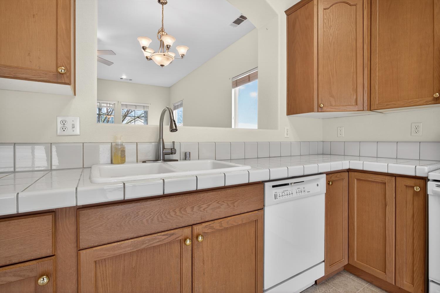 132 Woods Creek Dr, Oakdale, CA 95361