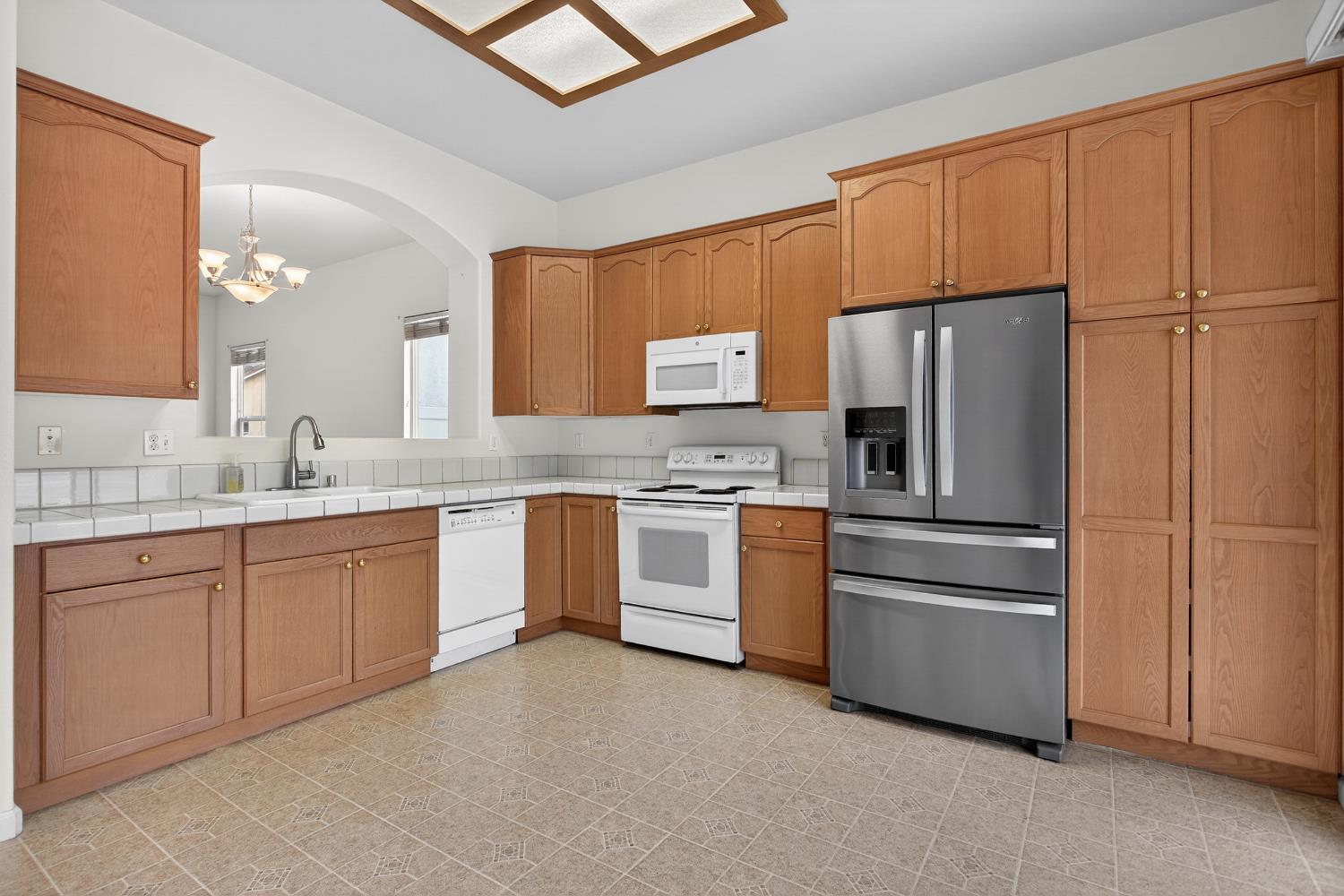 132 Woods Creek Dr, Oakdale, CA 95361