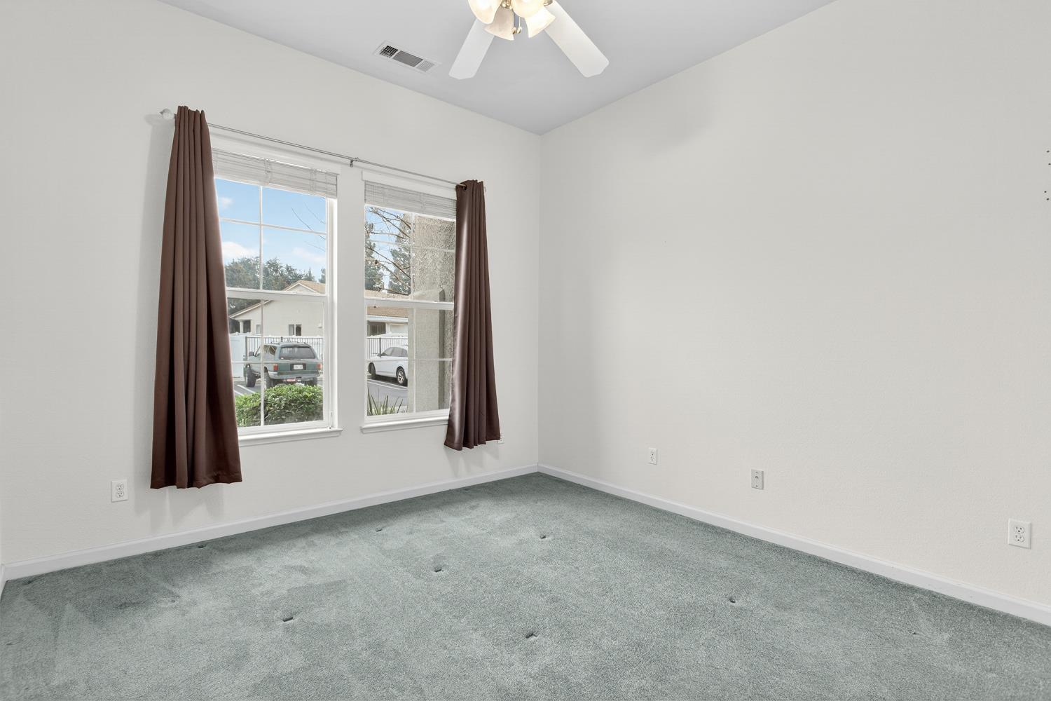 132 Woods Creek Dr, Oakdale, CA 95361