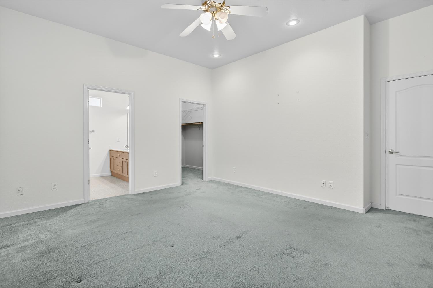 132 Woods Creek Dr, Oakdale, CA 95361