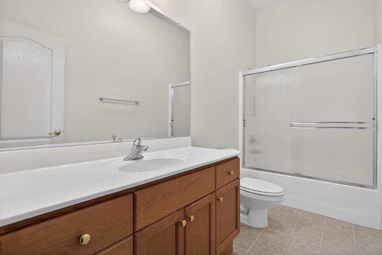 132 Woods Creek Dr, Oakdale, CA 95361