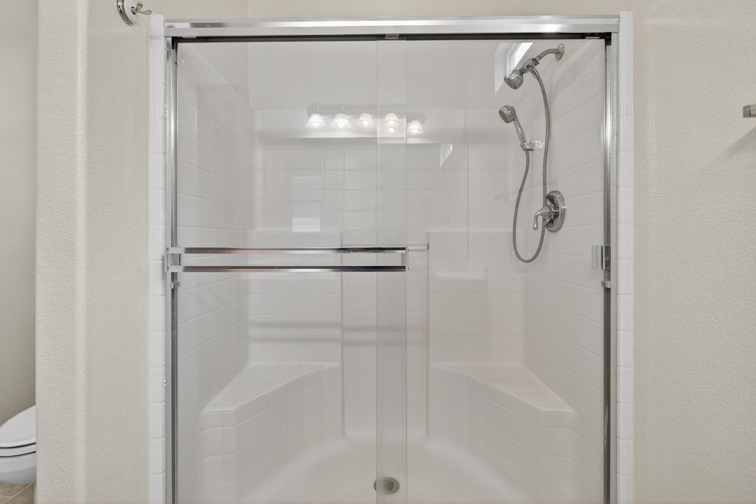 132 Woods Creek Dr, Oakdale, CA 95361