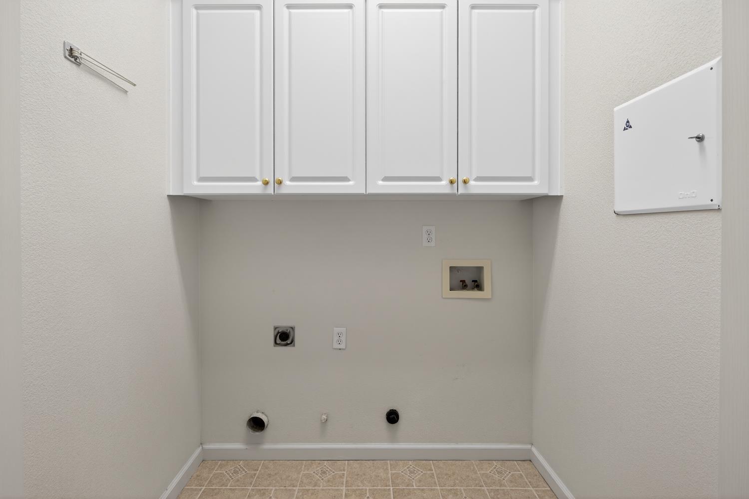 132 Woods Creek Dr, Oakdale, CA 95361