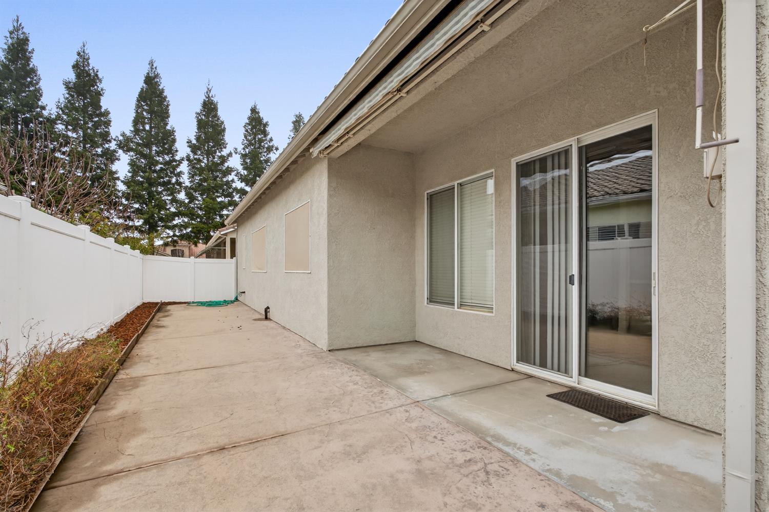 132 Woods Creek Dr, Oakdale, CA 95361