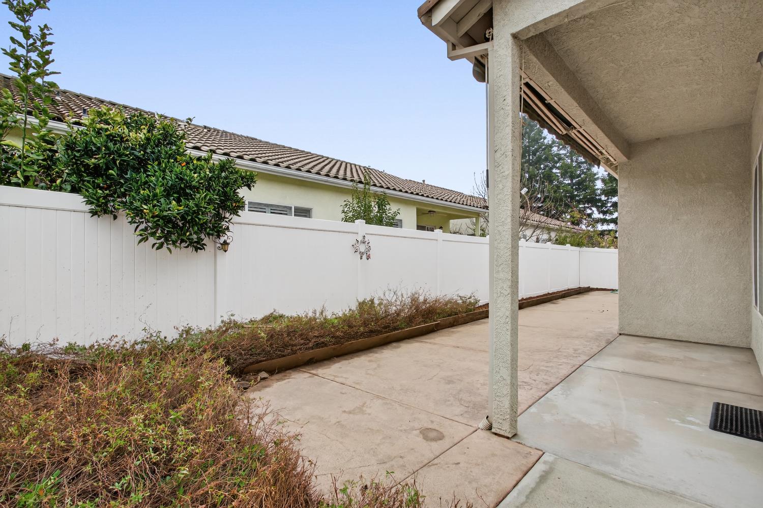 132 Woods Creek Dr, Oakdale, CA 95361