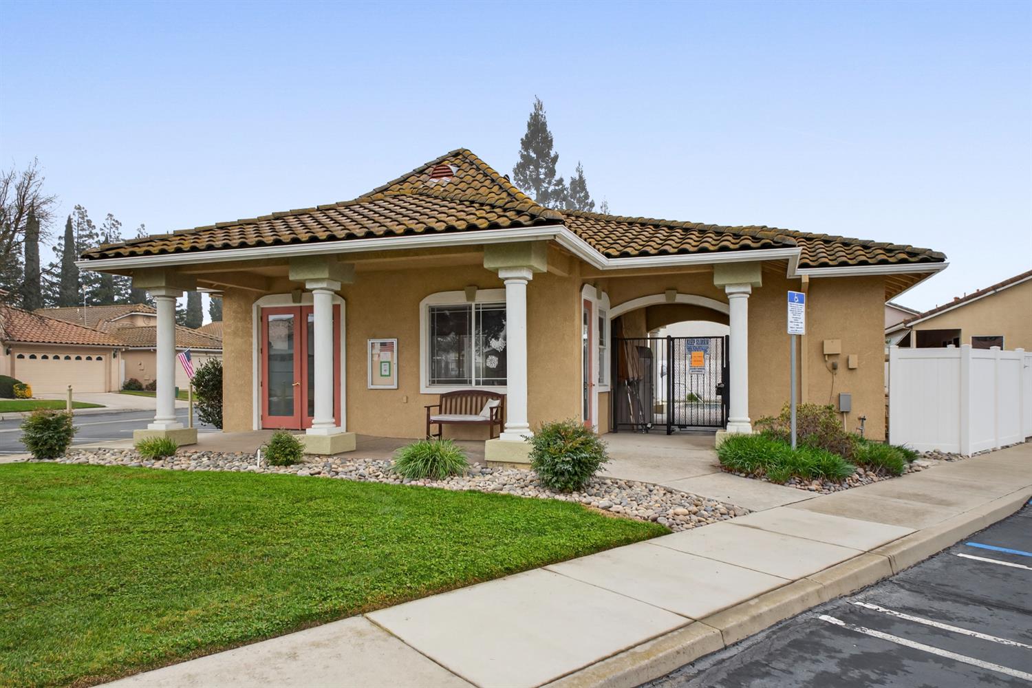 132 Woods Creek Dr, Oakdale, CA 95361