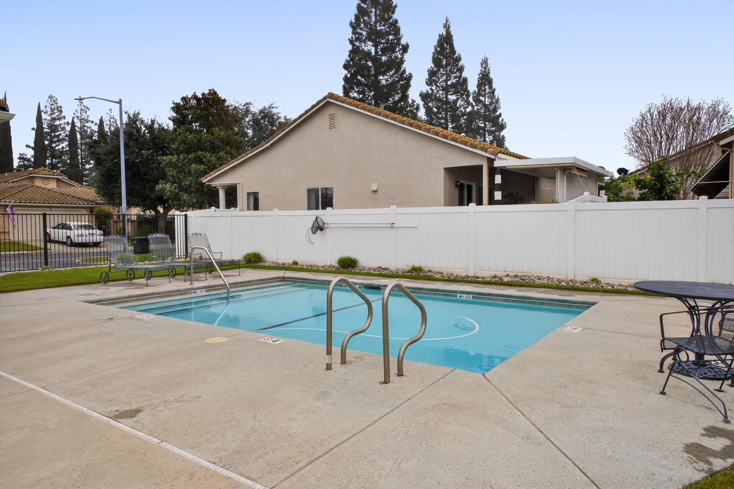 132 Woods Creek Dr, Oakdale, CA 95361