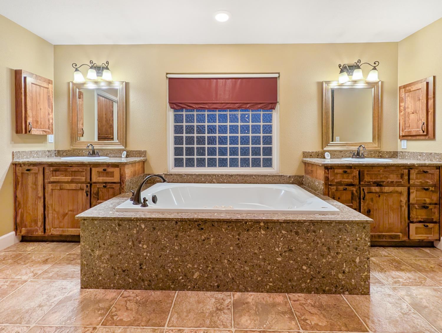 2590 N Gurr Rd, Atwater, CA 95301