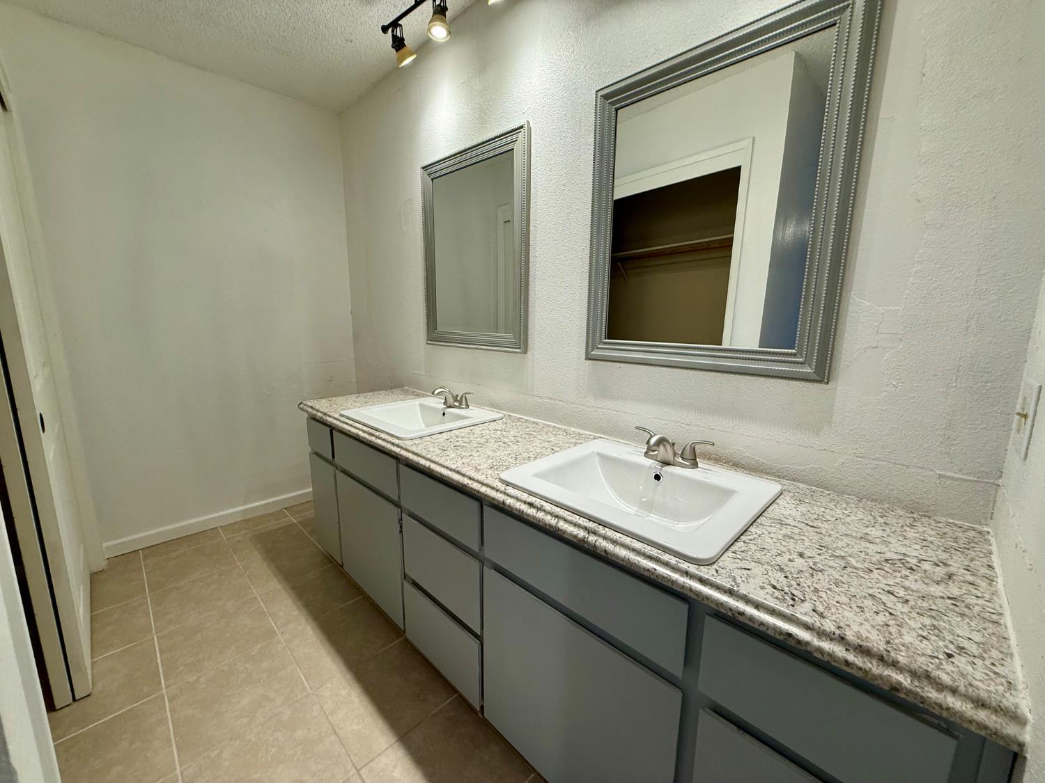 1720 Plaza De San Joaquin, Modesto, CA 95350