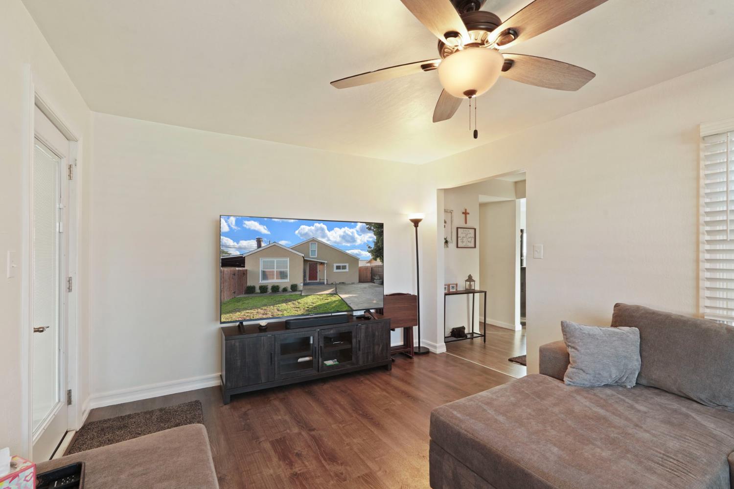 3512 Riverside Dr, Riverbank, CA 95367