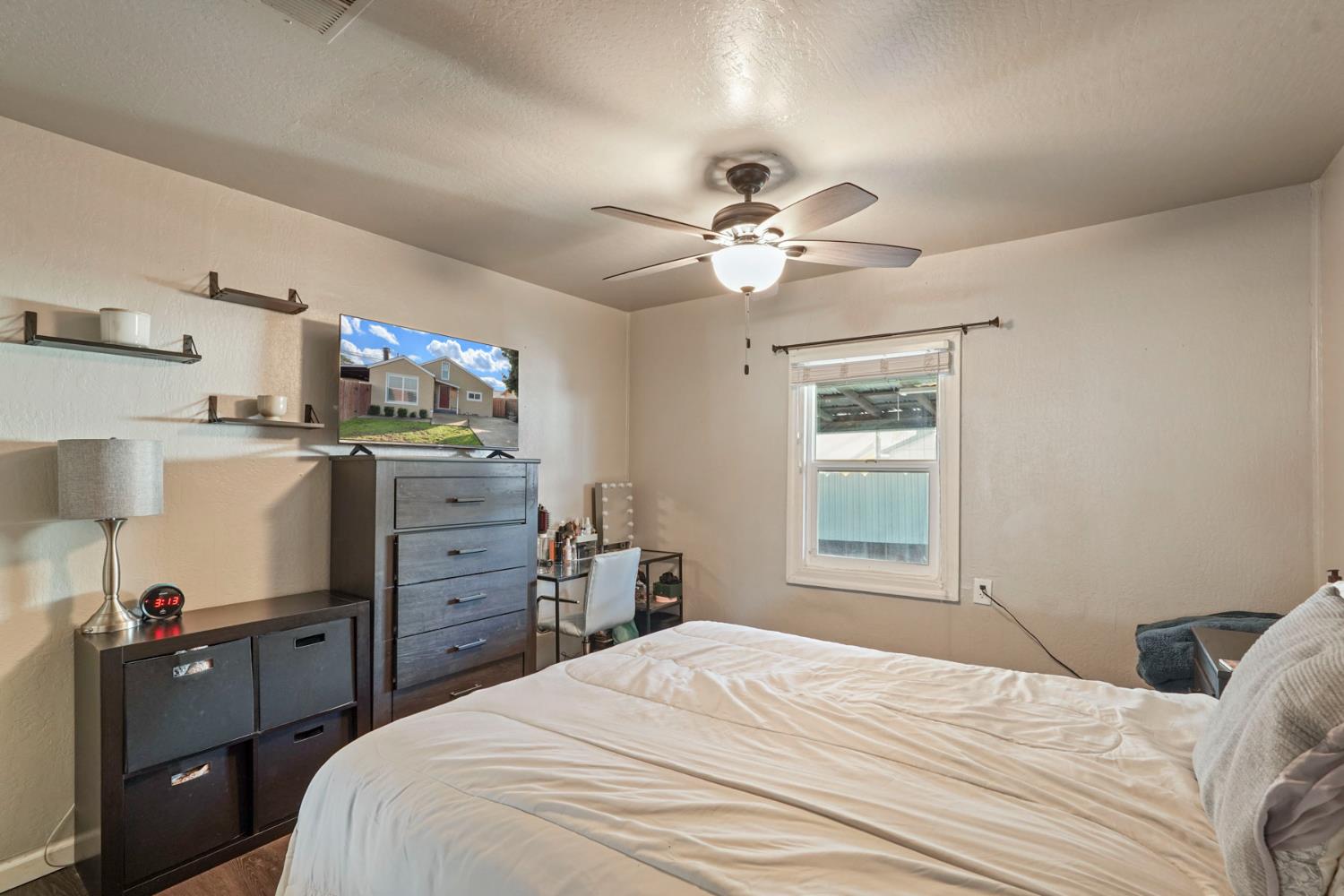 3512 Riverside Dr, Riverbank, CA 95367