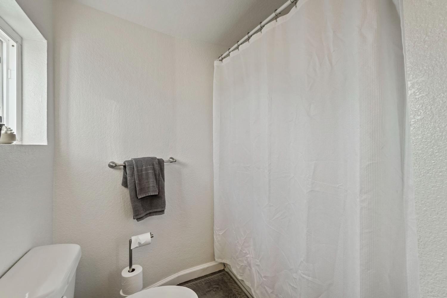 3512 Riverside Dr, Riverbank, CA 95367