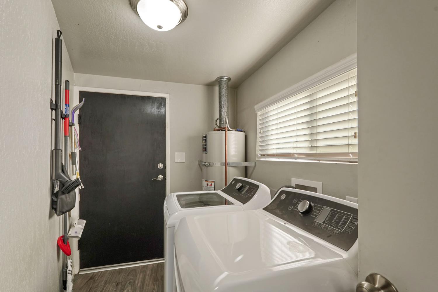 3512 Riverside Dr, Riverbank, CA 95367