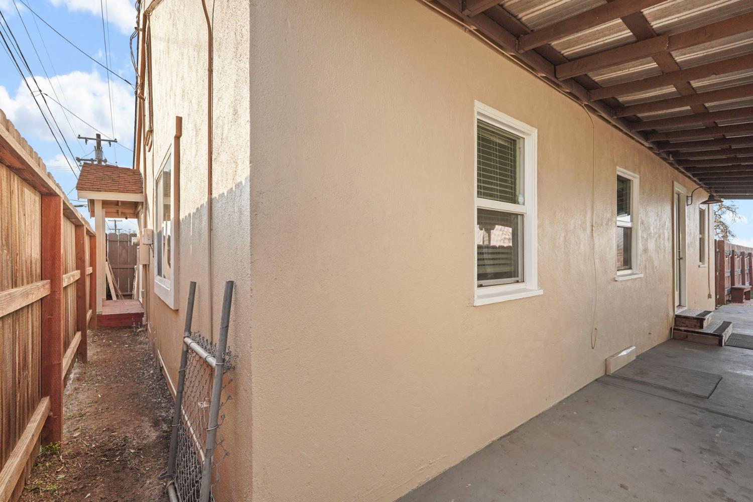 3512 Riverside Dr, Riverbank, CA 95367