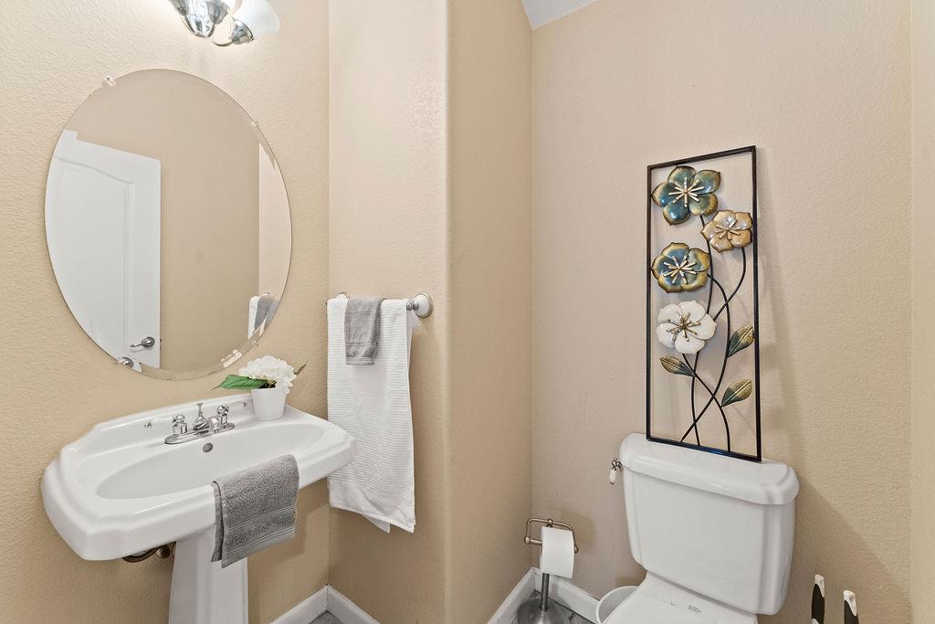 4116 Desertaire Dr, Modesto, CA 95355