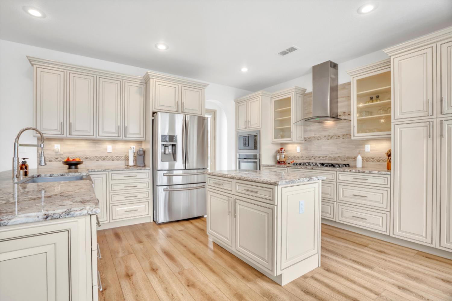 3229 Sundance Lake Dr, Modesto, CA 95355