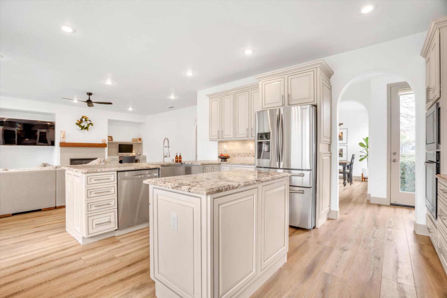 3229 Sundance Lake Dr, Modesto, CA 95355