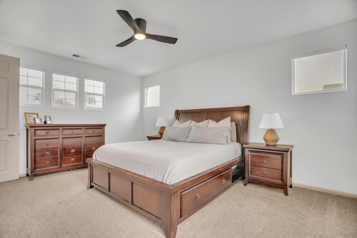 3229 Sundance Lake Dr, Modesto, CA 95355