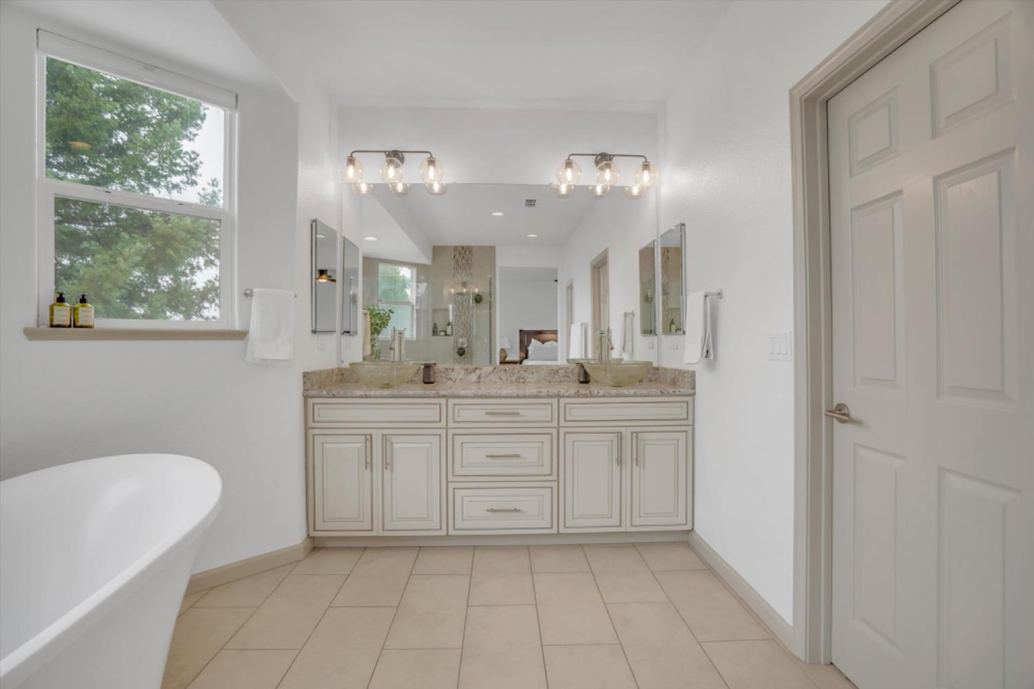 3229 Sundance Lake Dr, Modesto, CA 95355