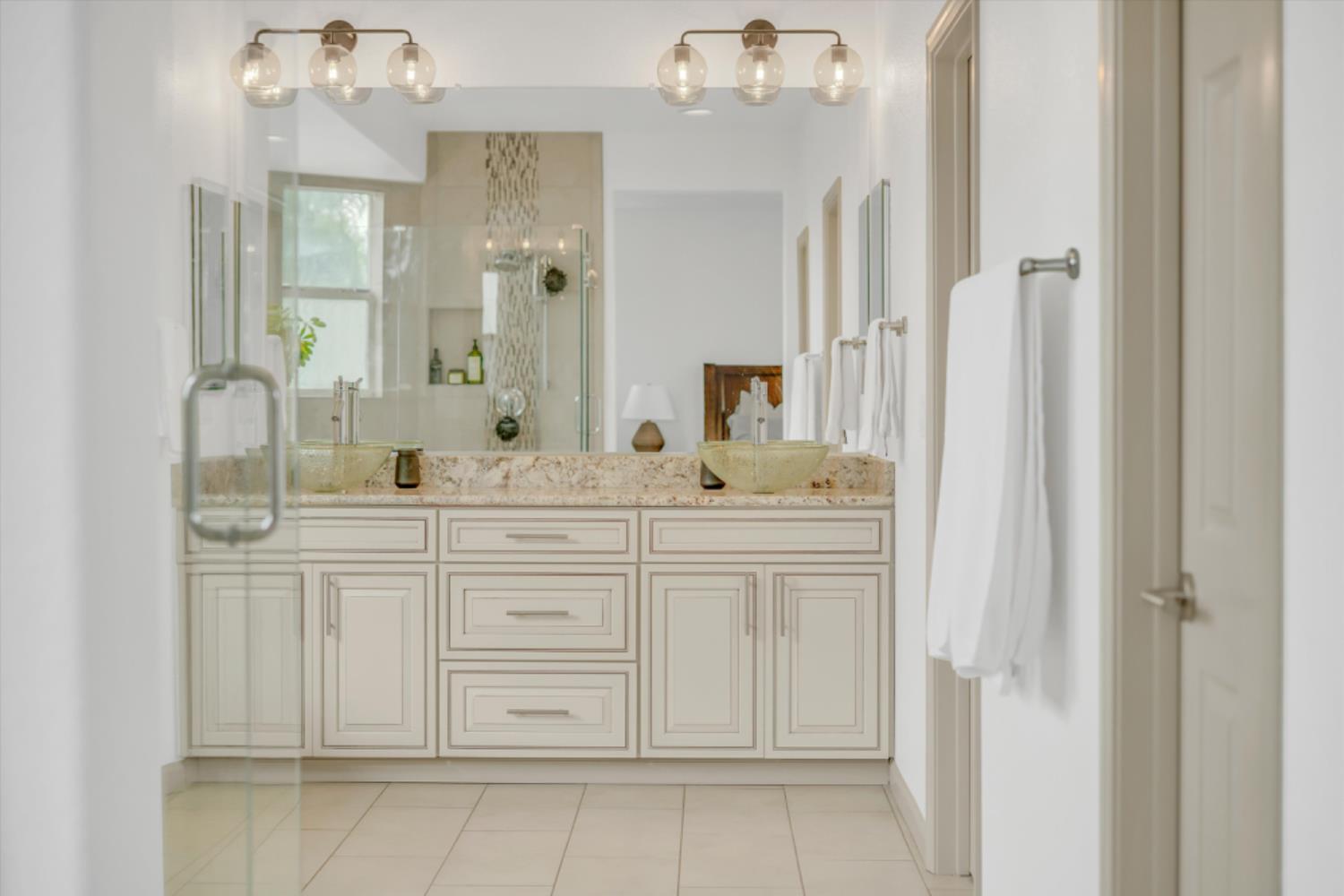 3229 Sundance Lake Dr, Modesto, CA 95355