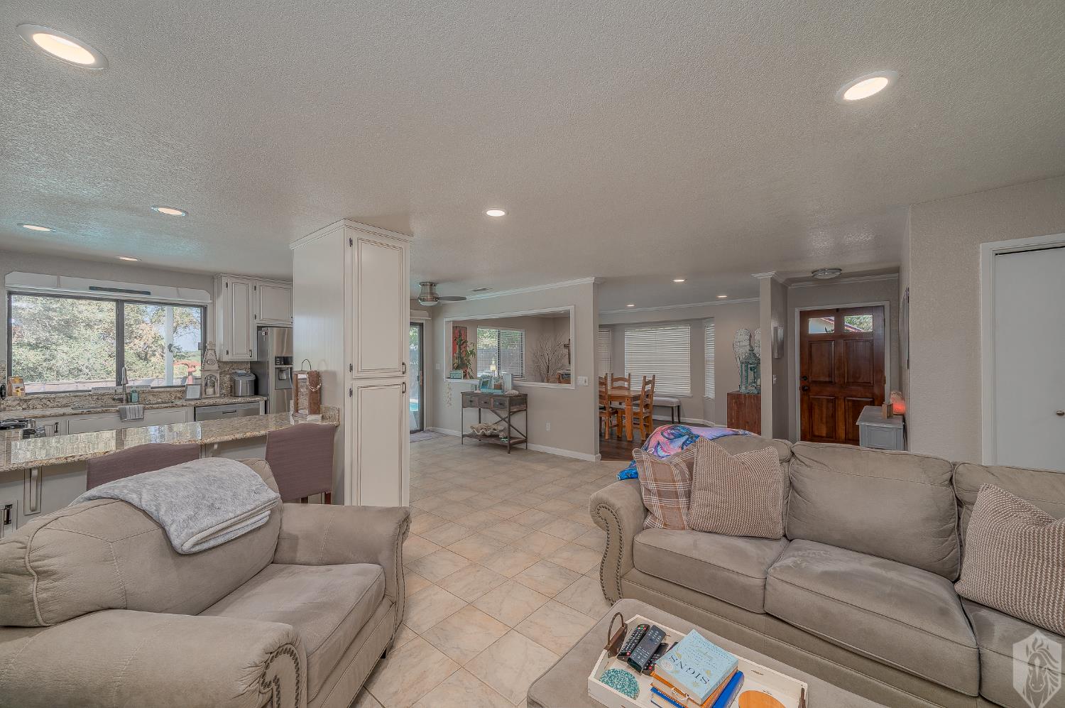 804 Hillswood Ct, Oakdale, CA 95361