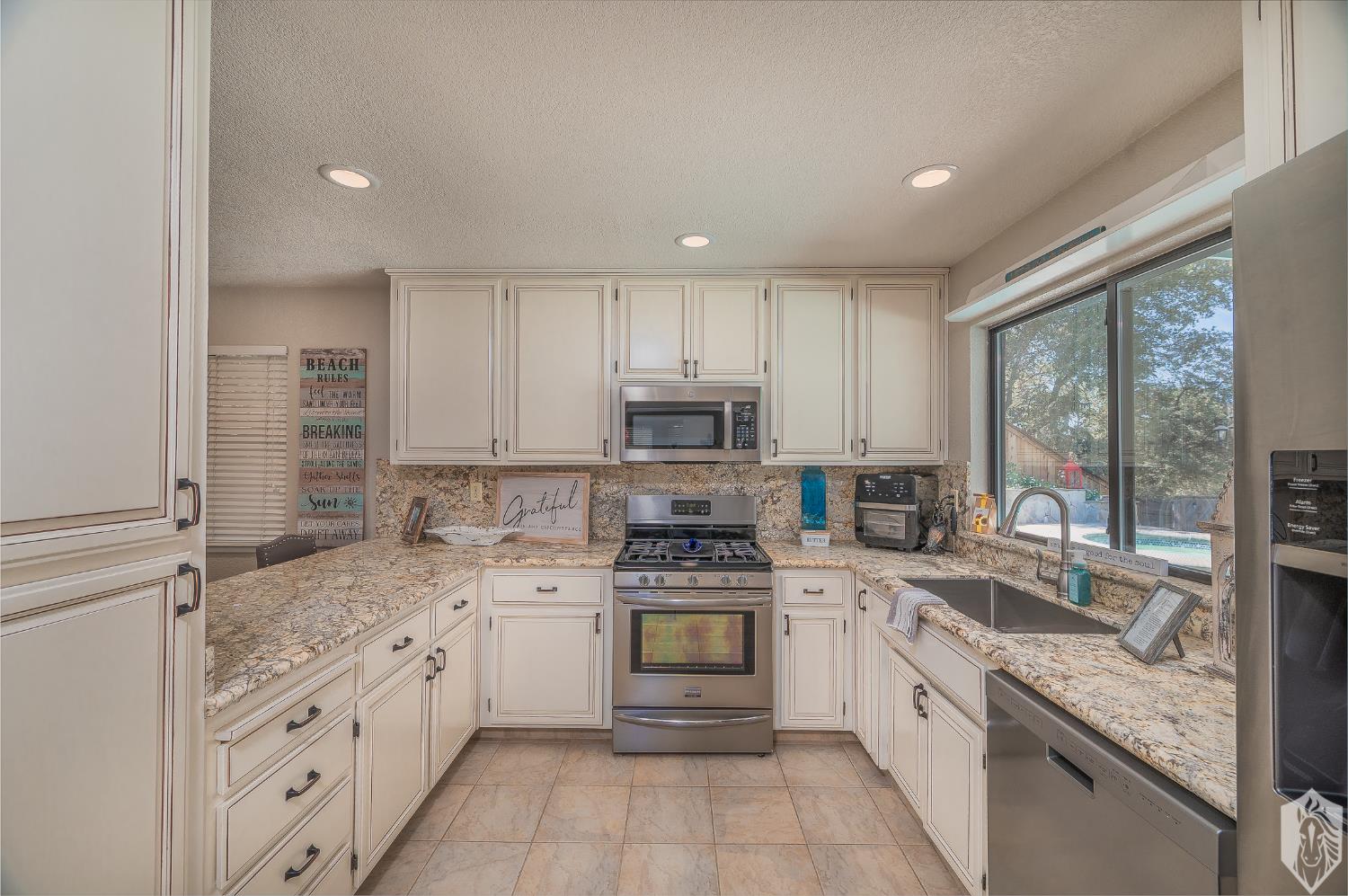 804 Hillswood Ct, Oakdale, CA 95361