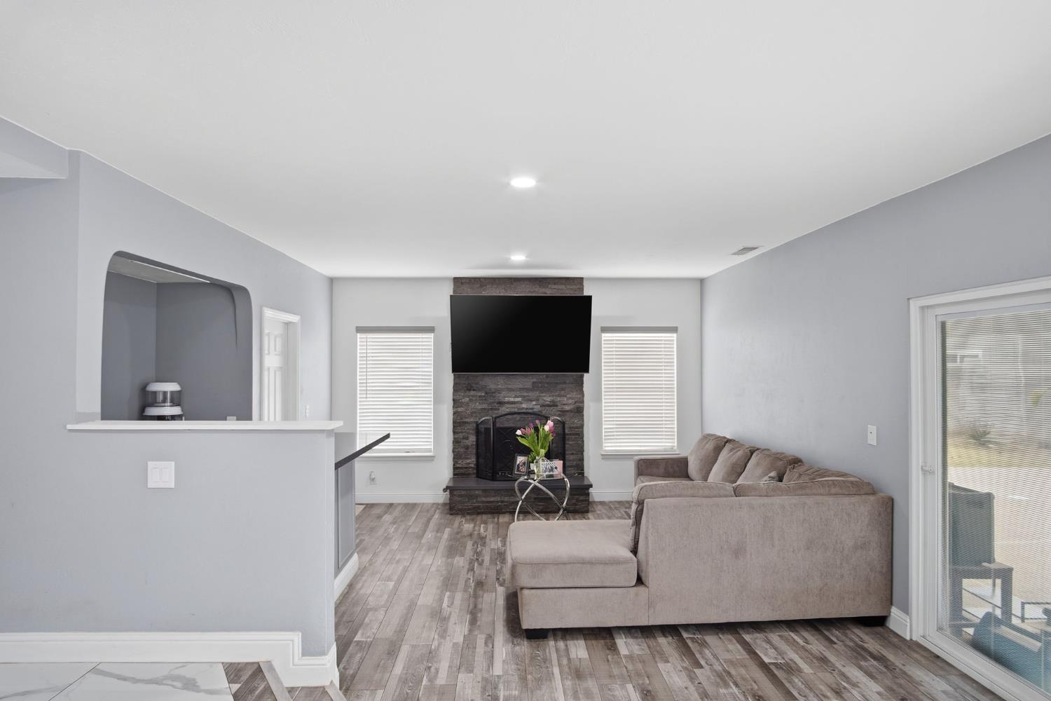 1336 Northgate Dr, Manteca, CA 95336