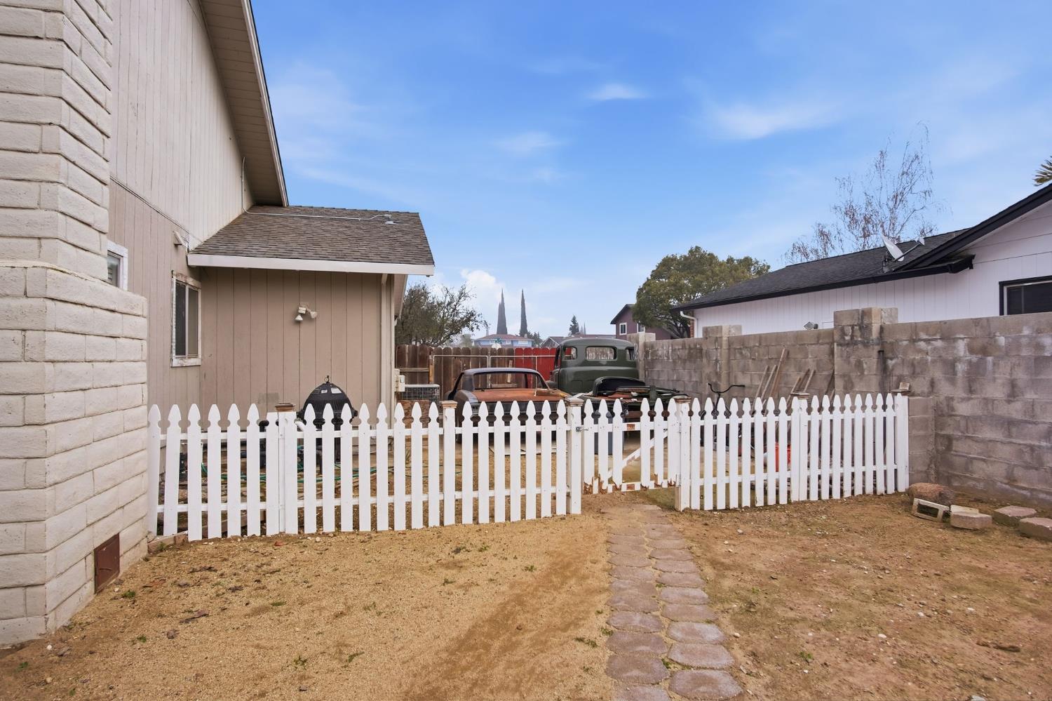 1336 Northgate Dr, Manteca, CA 95336