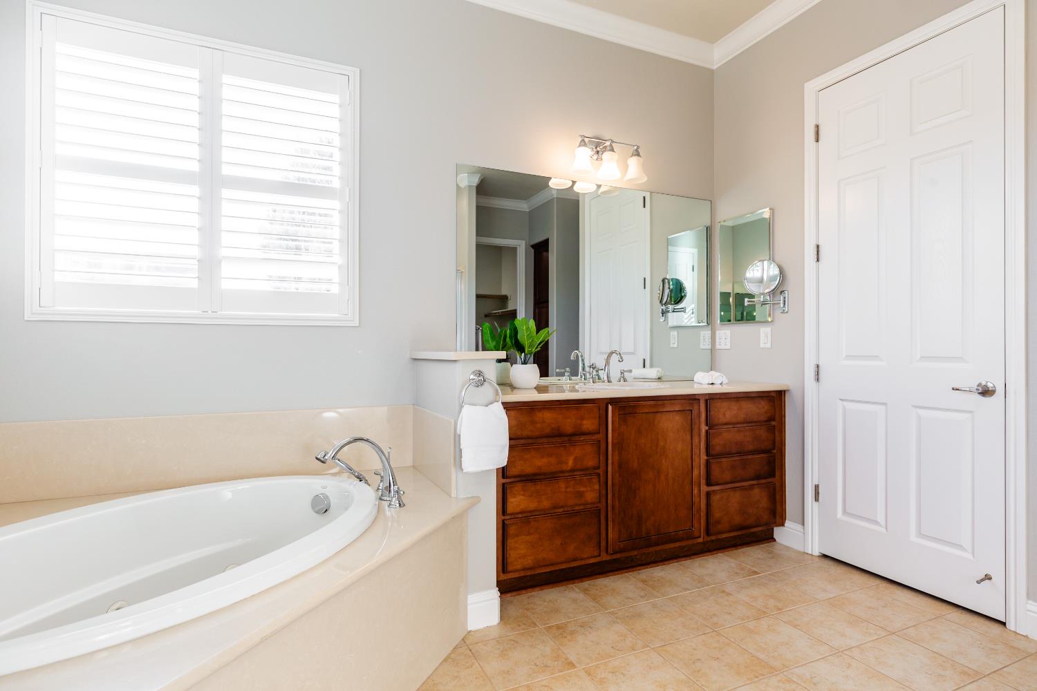 2141 Knollwood Ct, Manteca, CA 95336