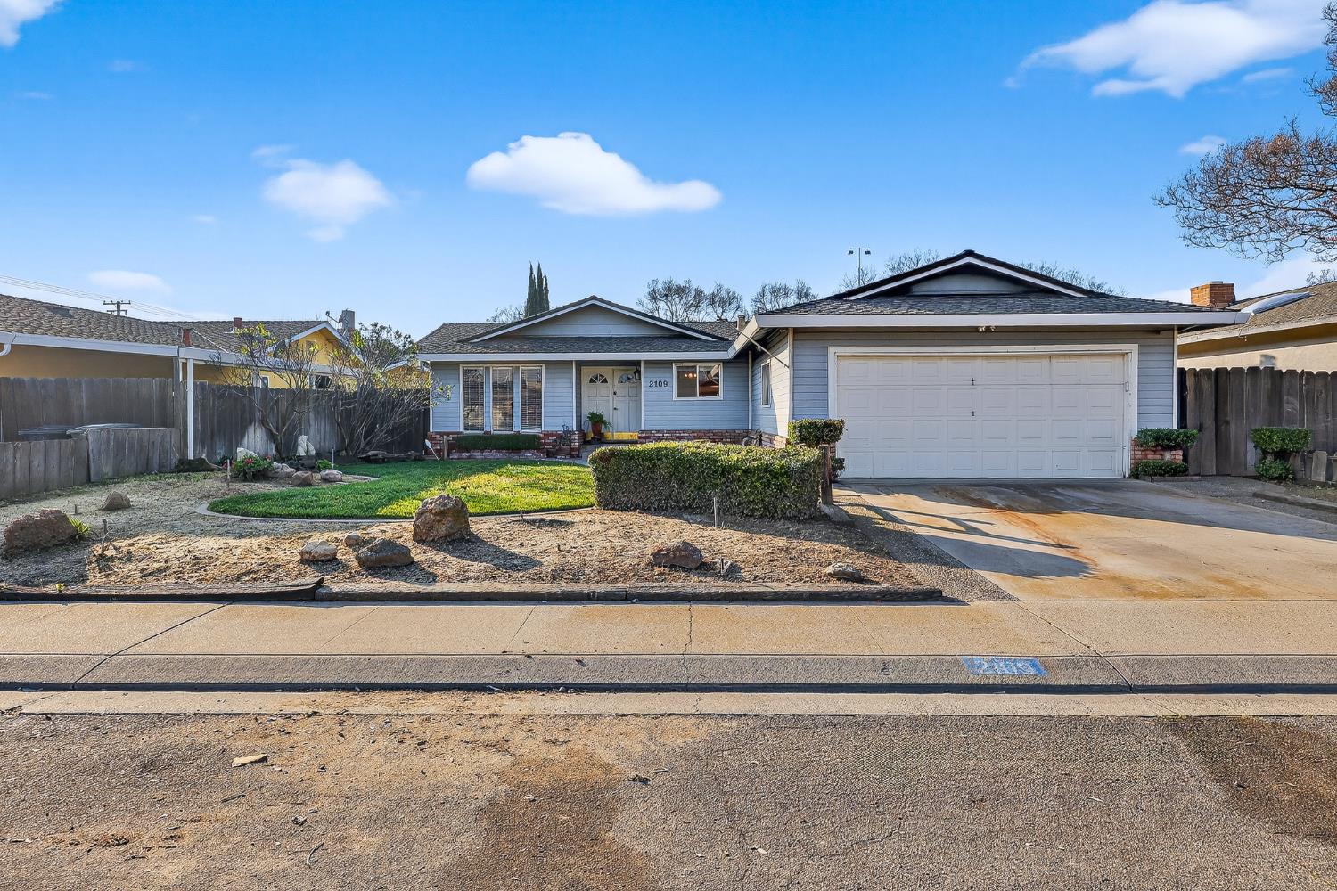 2109 Oriole Dr., Ceres, CA 95307