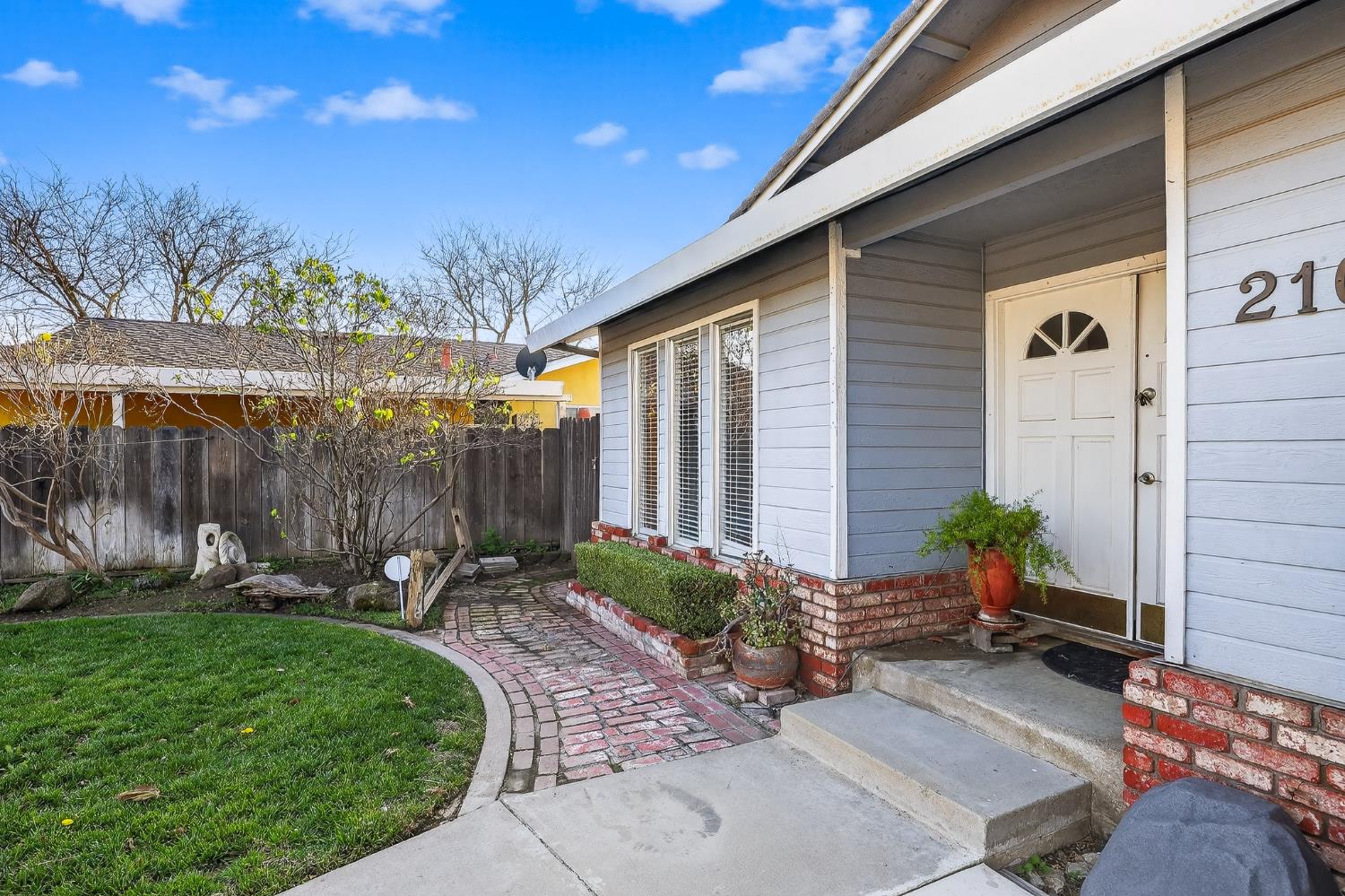 2109 Oriole Dr., Ceres, CA 95307