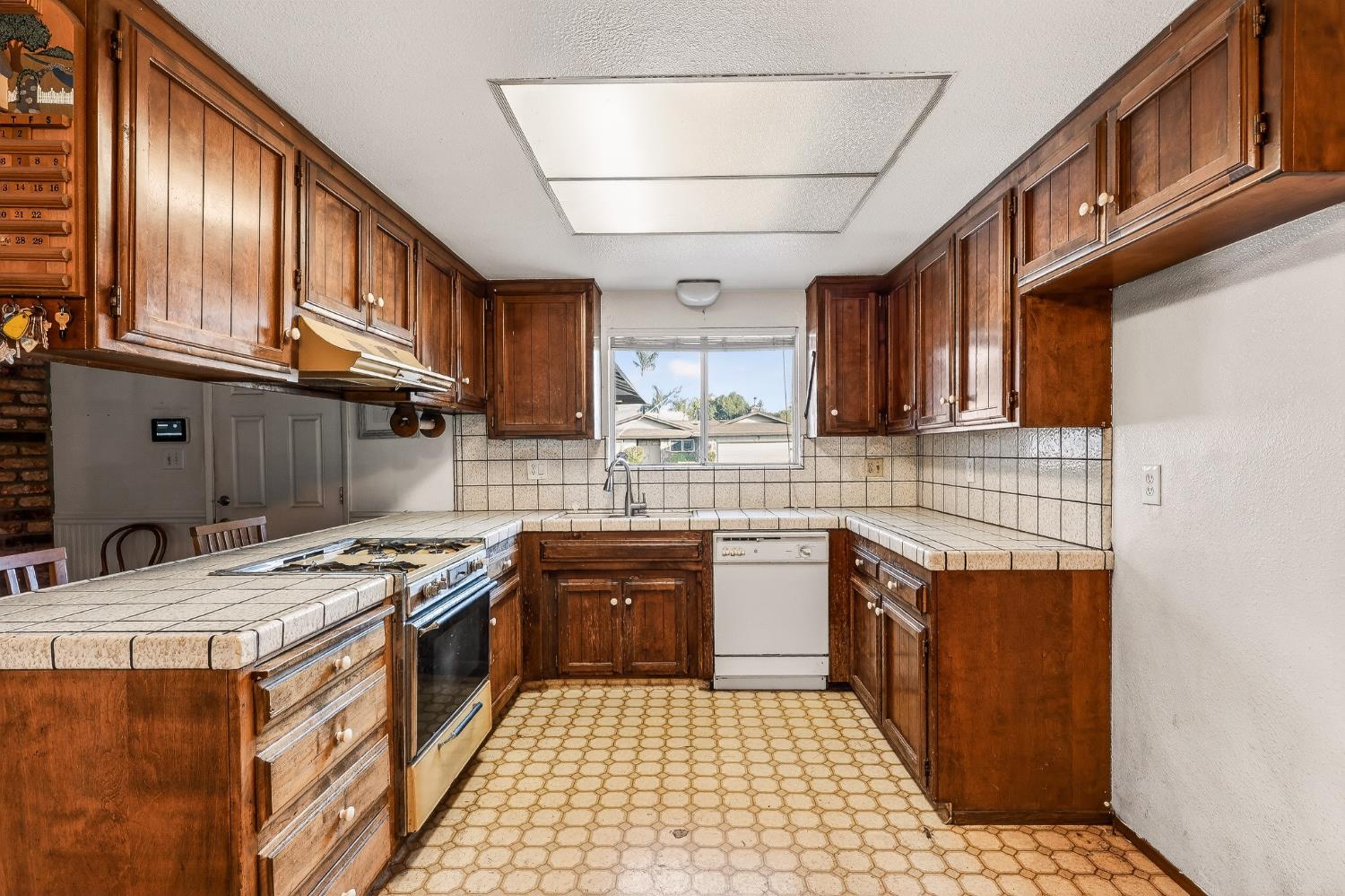 2109 Oriole Dr., Ceres, CA 95307