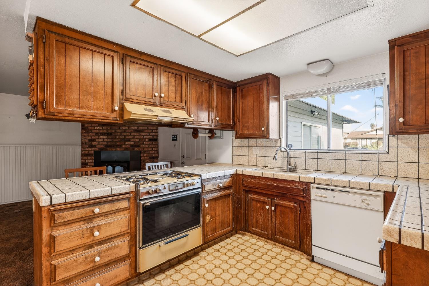 2109 Oriole Dr., Ceres, CA 95307