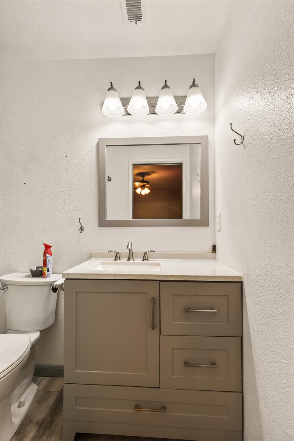 2109 Oriole Dr., Ceres, CA 95307