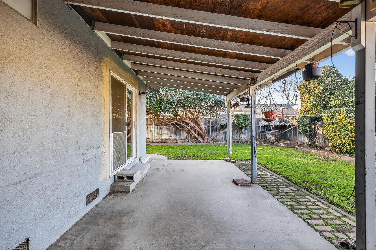 2109 Oriole Dr., Ceres, CA 95307