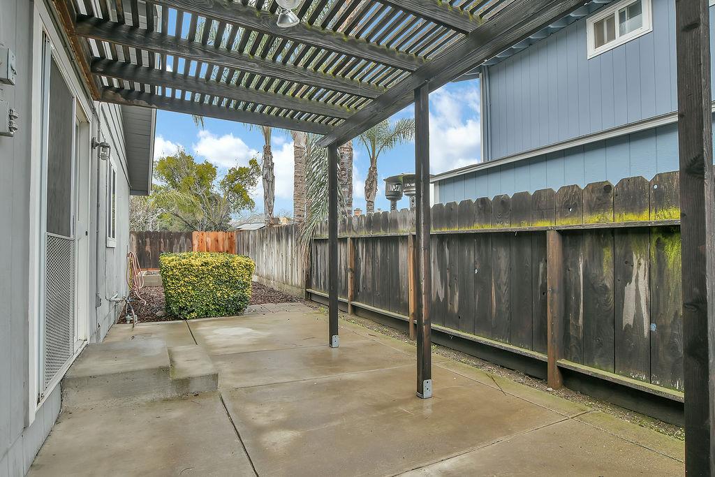 578 Schooner Pl, Manteca, CA 95337